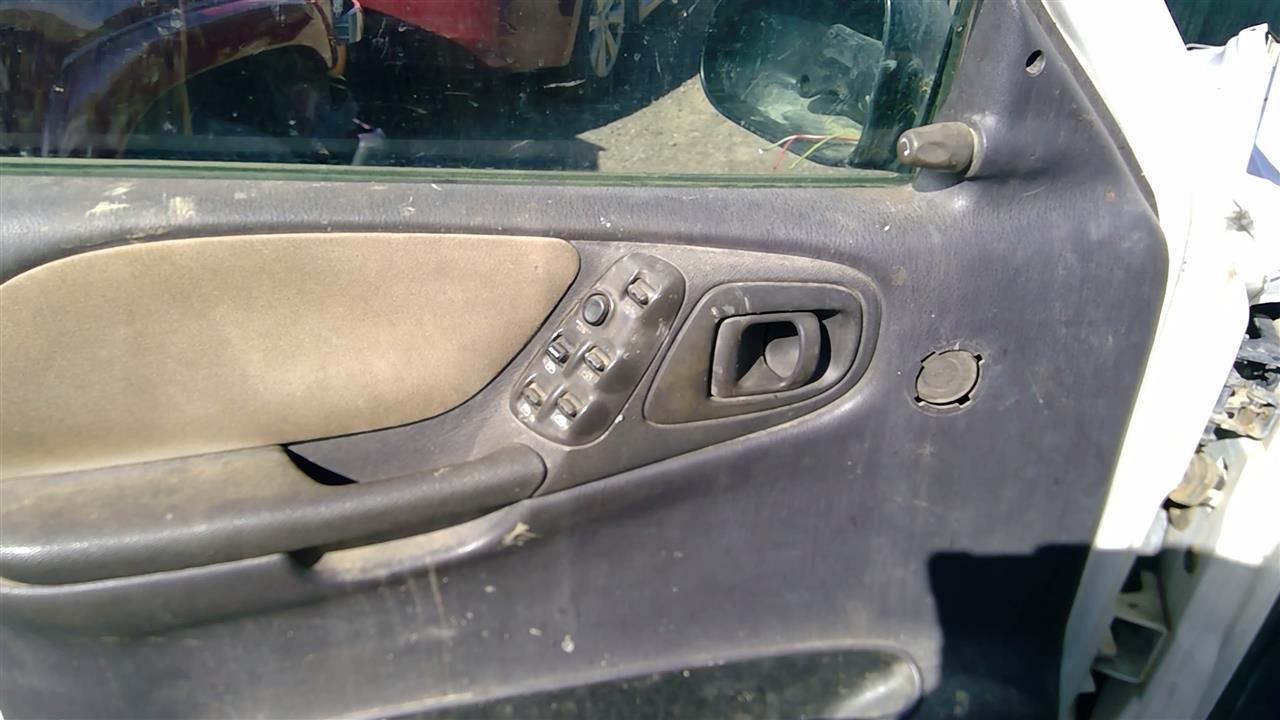 https://f005.backblazeb2.com/file/img-partshotlines-com/Inventory/SW52/Vehicle/19335_02.jpg