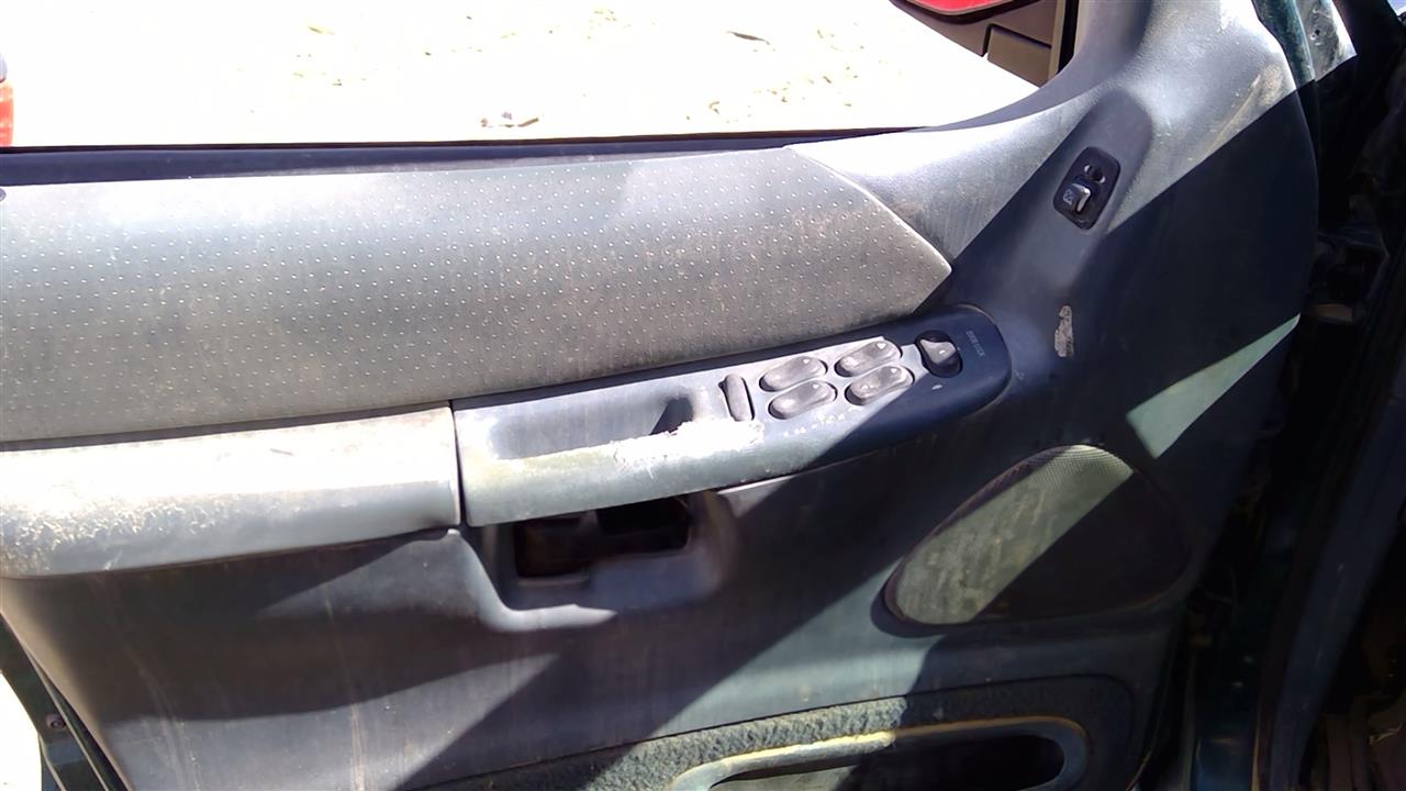 https://f005.backblazeb2.com/file/img-partshotlines-com/Inventory/SW52/Vehicle/19389_02.jpg