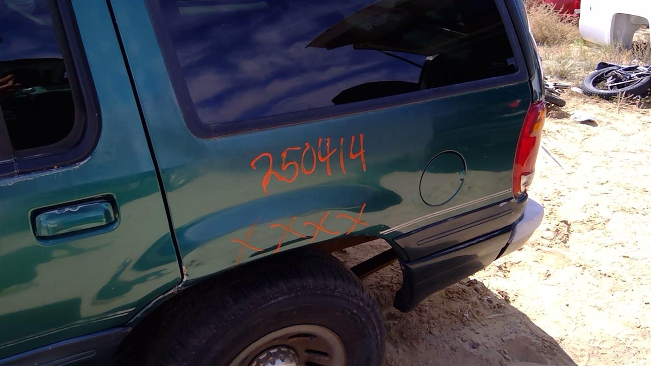https://f005.backblazeb2.com/file/img-partshotlines-com/Inventory/SW52/Vehicle/19389_13.jpg