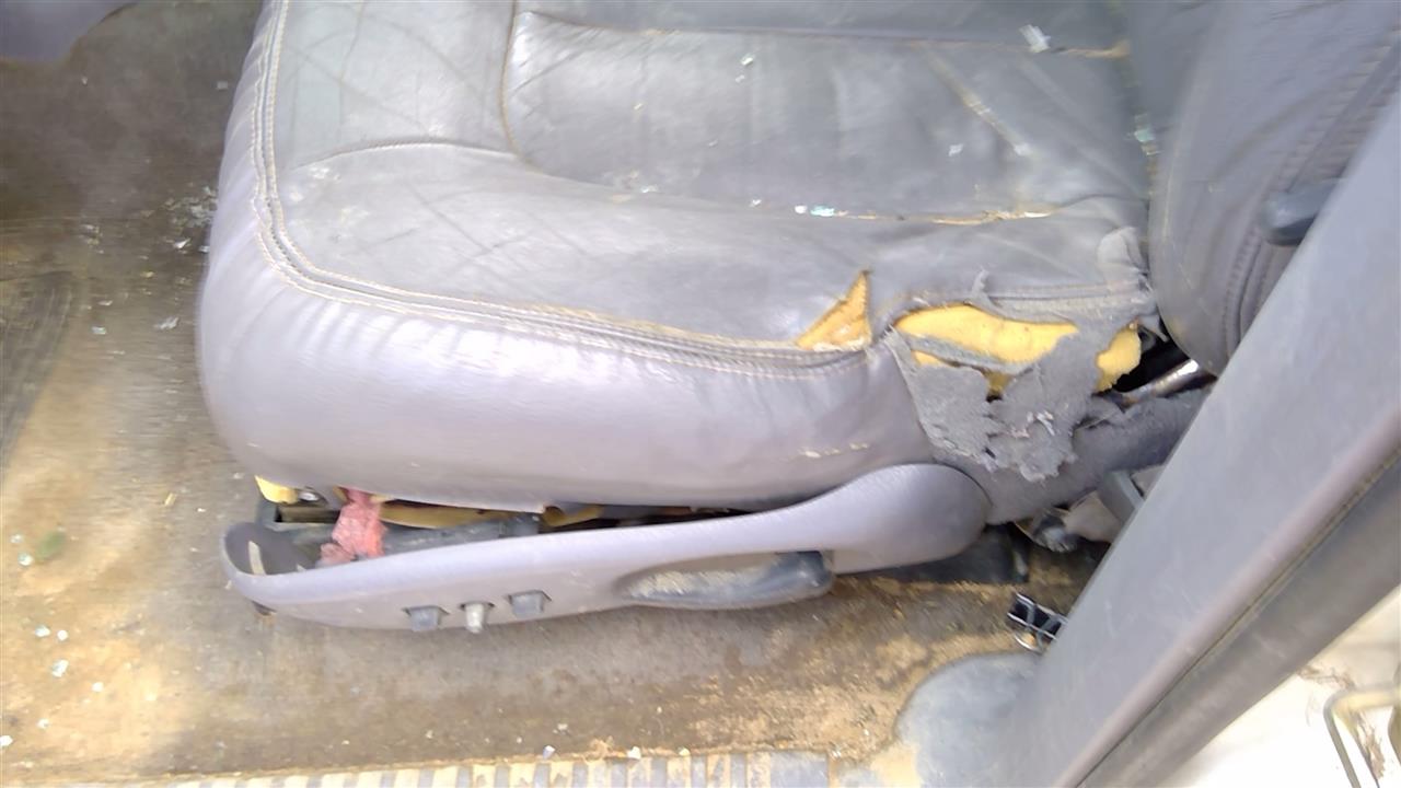 https://f005.backblazeb2.com/file/img-partshotlines-com/Inventory/SW52/Vehicle/19438_03.jpg