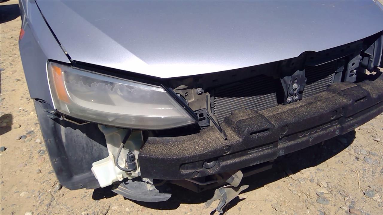 https://f005.backblazeb2.com/file/img-partshotlines-com/Inventory/SW52/Vehicle/19471_06.jpg