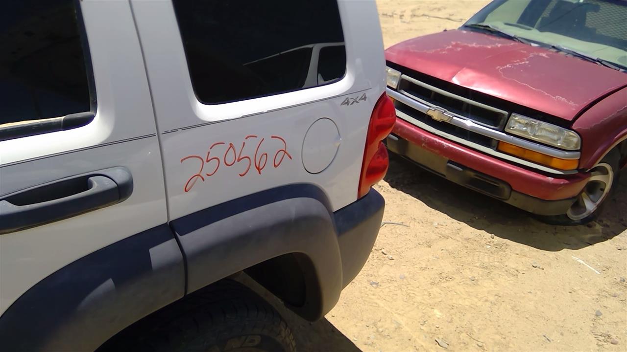 https://f005.backblazeb2.com/file/img-partshotlines-com/Inventory/SW52/Vehicle/19544_12.jpg