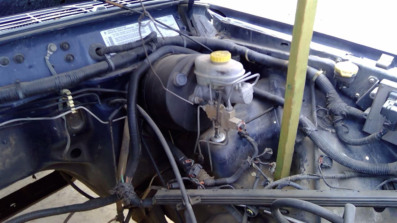 https://f005.backblazeb2.com/file/img-partshotlines-com/Inventory/SW52/Vehicle/19569_13.jpg