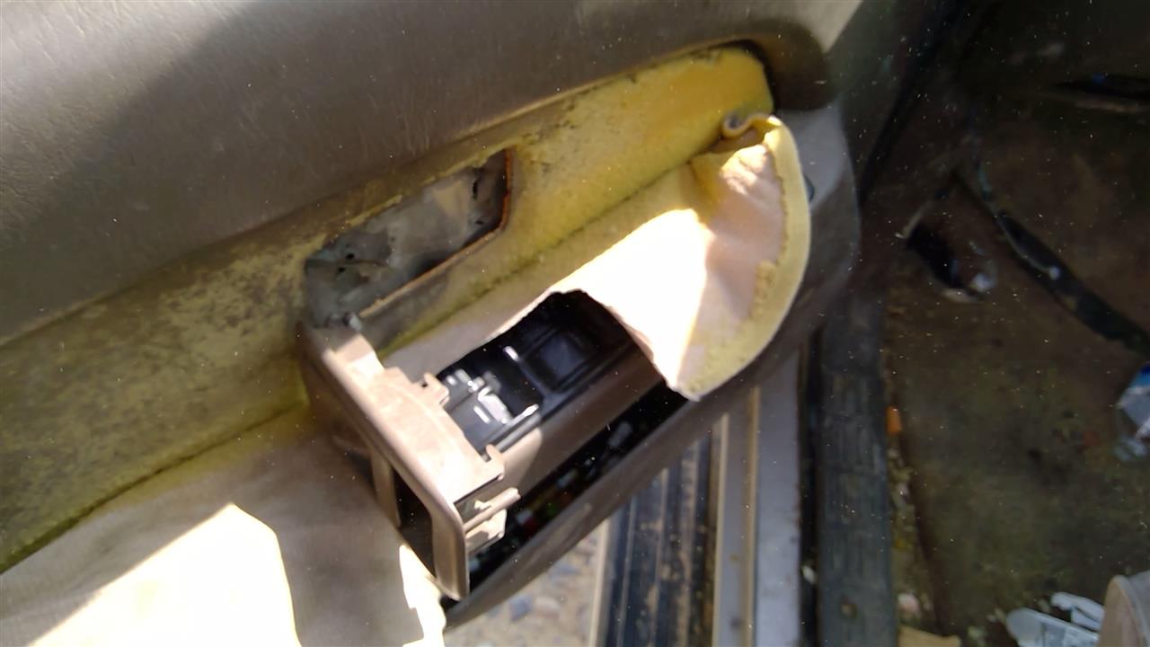 https://f005.backblazeb2.com/file/img-partshotlines-com/Inventory/SW52/Vehicle/19742_02.jpg