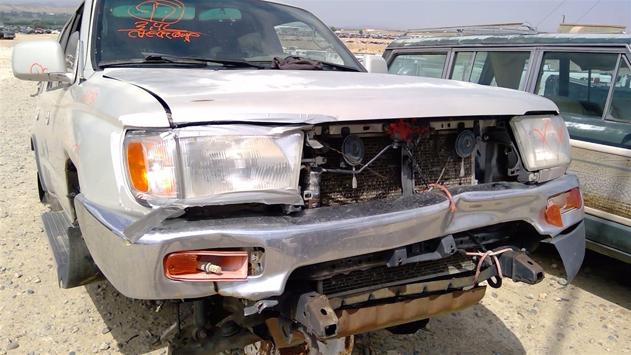 https://f005.backblazeb2.com/file/img-partshotlines-com/Inventory/SW52/Vehicle/19742_06.jpg
