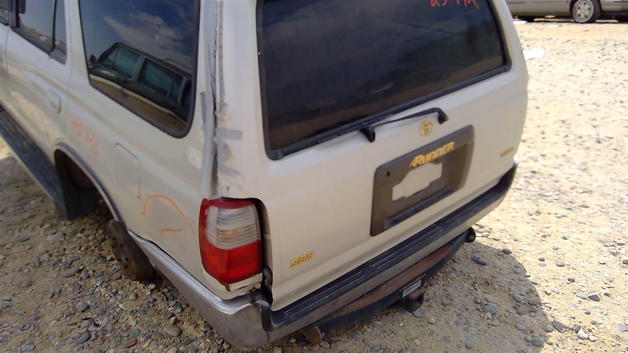 https://f005.backblazeb2.com/file/img-partshotlines-com/Inventory/SW52/Vehicle/19742_12.jpg