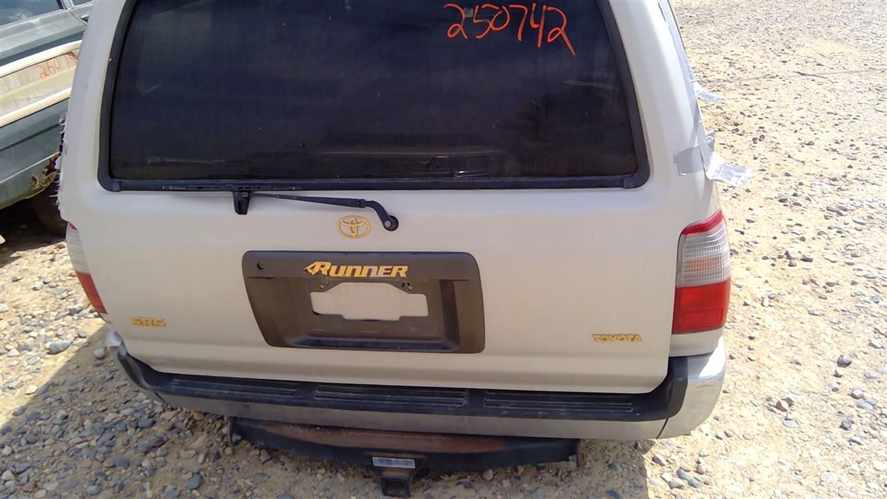 https://f005.backblazeb2.com/file/img-partshotlines-com/Inventory/SW52/Vehicle/19742_13.jpg