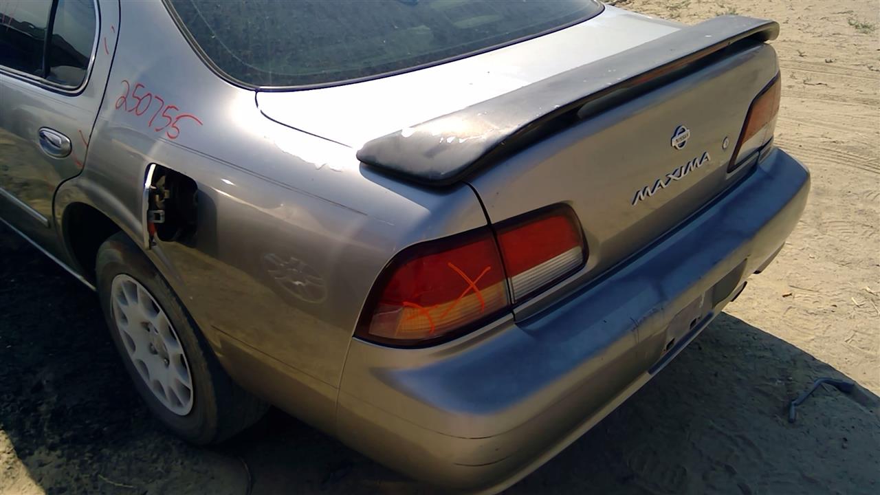 https://f005.backblazeb2.com/file/img-partshotlines-com/Inventory/SW52/Vehicle/19755_13.jpg