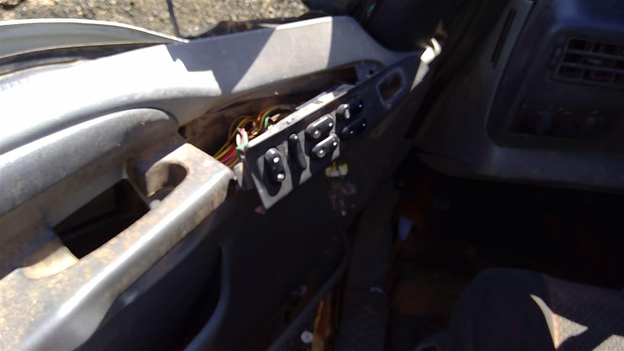 https://f005.backblazeb2.com/file/img-partshotlines-com/Inventory/SW52/Vehicle/19784_02.jpg