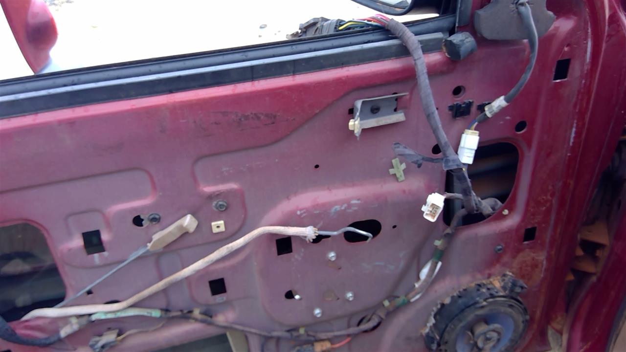https://f005.backblazeb2.com/file/img-partshotlines-com/Inventory/SW52/Vehicle/19985_03.jpg