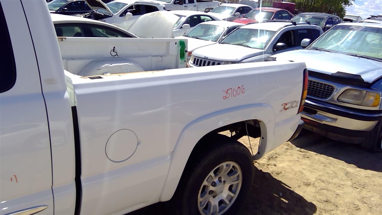 https://f005.backblazeb2.com/file/img-partshotlines-com/Inventory/SW52/Vehicle/20025_13.jpg