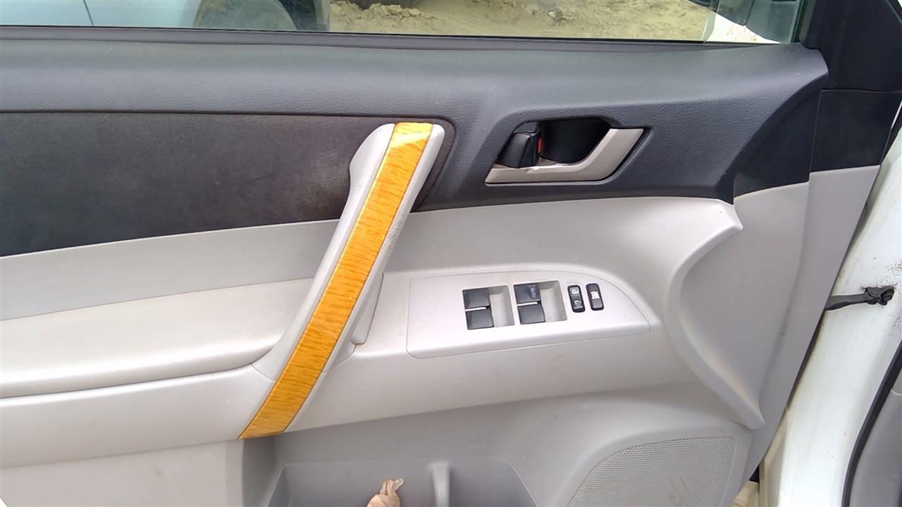 https://f005.backblazeb2.com/file/img-partshotlines-com/Inventory/SW52/Vehicle/20069_02.jpg