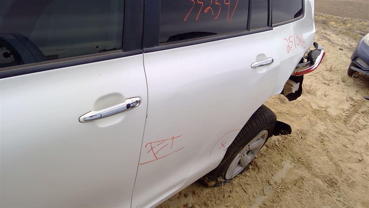 https://f005.backblazeb2.com/file/img-partshotlines-com/Inventory/SW52/Vehicle/20069_12.jpg