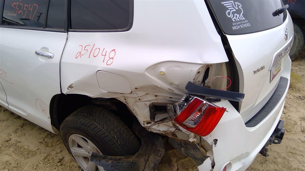 https://f005.backblazeb2.com/file/img-partshotlines-com/Inventory/SW52/Vehicle/20069_13.jpg