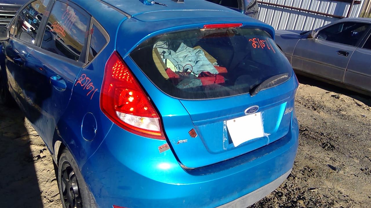 https://f005.backblazeb2.com/file/img-partshotlines-com/Inventory/SW52/Vehicle/20093_13.jpg