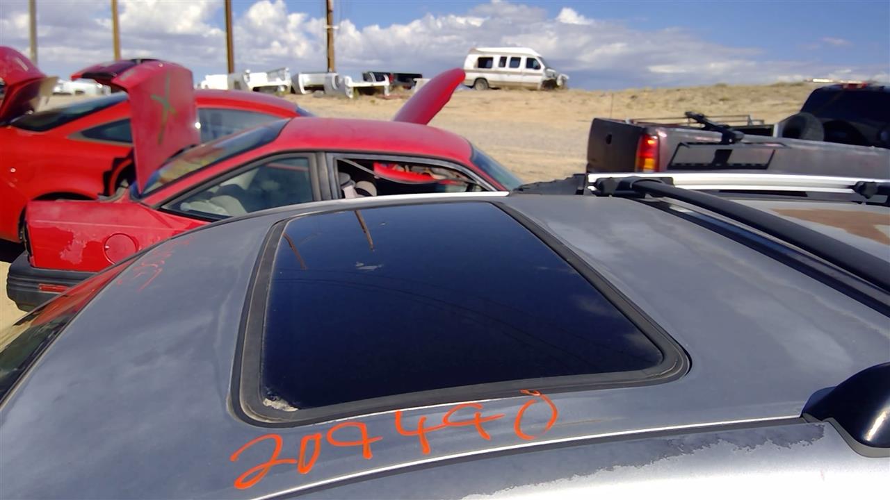 https://f005.backblazeb2.com/file/img-partshotlines-com/Inventory/SW52/Vehicle/20107_04.jpg