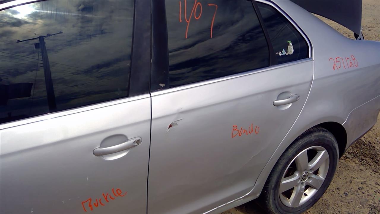 https://f005.backblazeb2.com/file/img-partshotlines-com/Inventory/SW52/Vehicle/20150_11.jpg