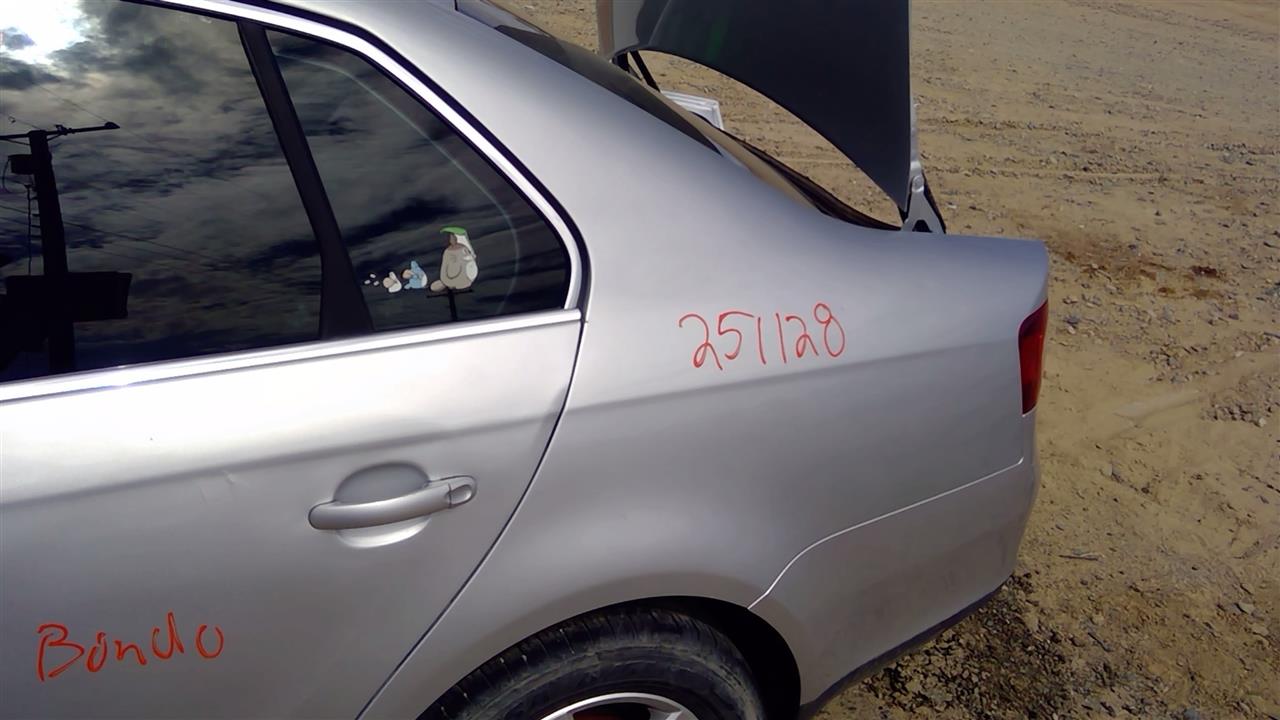 https://f005.backblazeb2.com/file/img-partshotlines-com/Inventory/SW52/Vehicle/20150_12.jpg