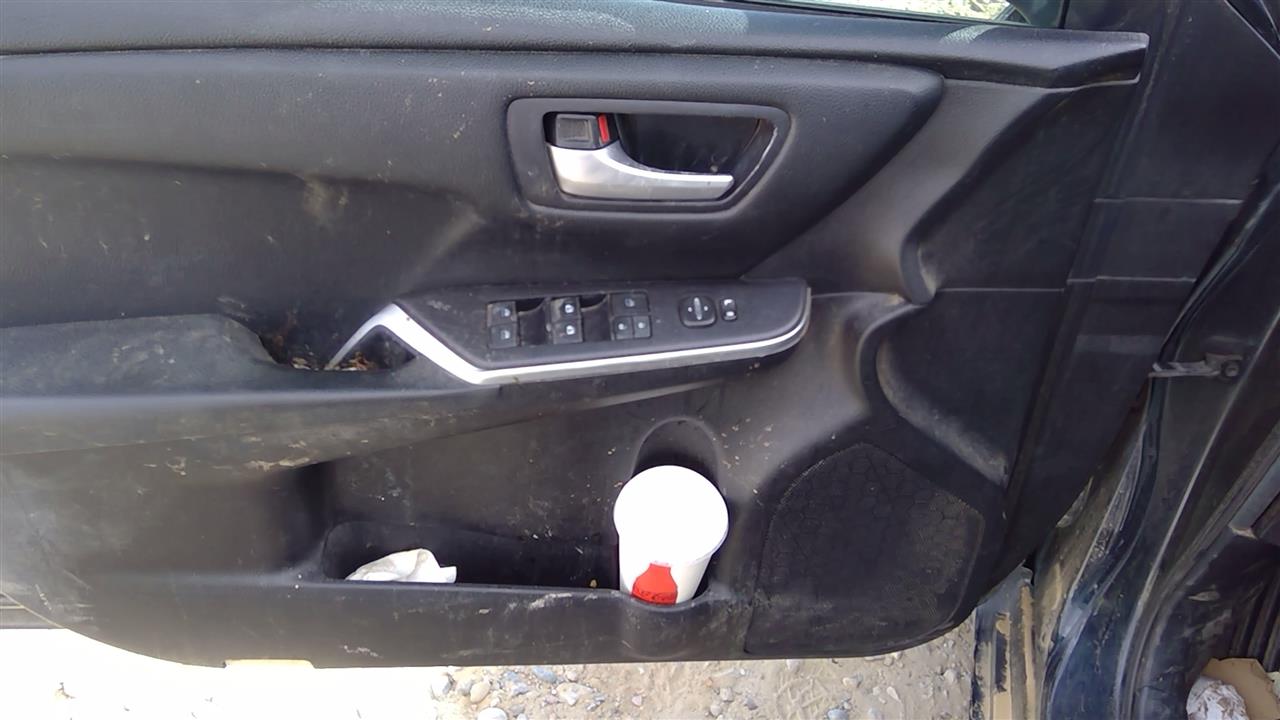 https://f005.backblazeb2.com/file/img-partshotlines-com/Inventory/SW52/Vehicle/20152_02.jpg