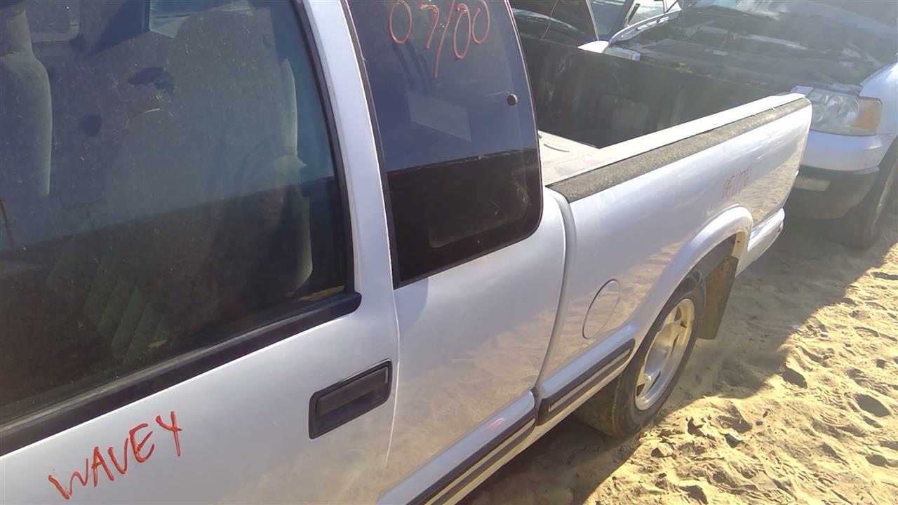 https://f005.backblazeb2.com/file/img-partshotlines-com/Inventory/SW52/Vehicle/20199_11.jpg