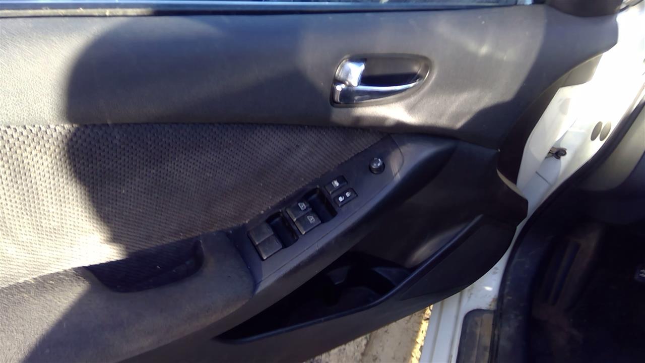 https://f005.backblazeb2.com/file/img-partshotlines-com/Inventory/SW52/Vehicle/20214_02.jpg