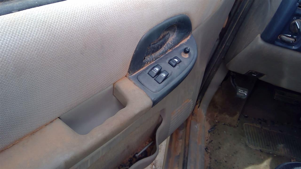 https://f005.backblazeb2.com/file/img-partshotlines-com/Inventory/SW52/Vehicle/20230_03.jpg