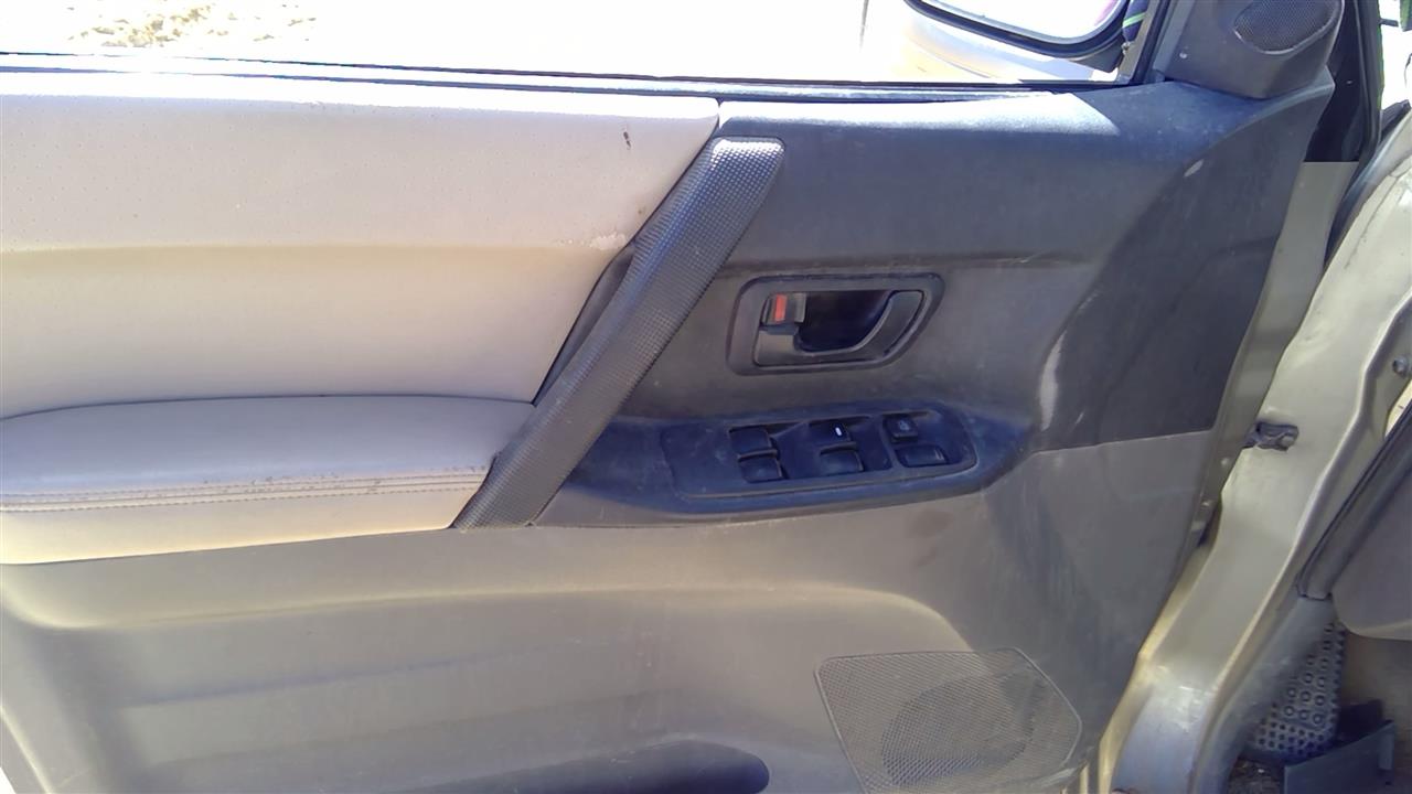 https://f005.backblazeb2.com/file/img-partshotlines-com/Inventory/SW52/Vehicle/20307_02.jpg