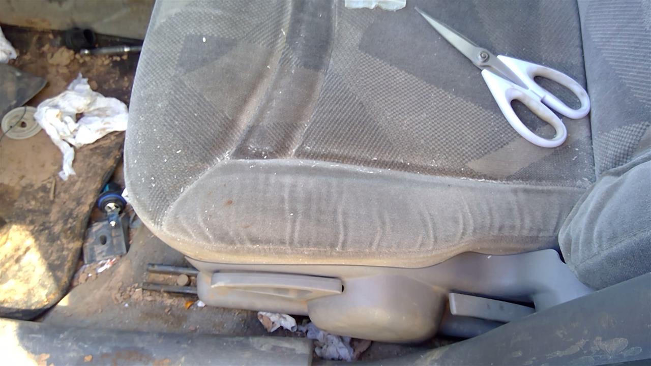 https://f005.backblazeb2.com/file/img-partshotlines-com/Inventory/SW52/Vehicle/20357_03.jpg