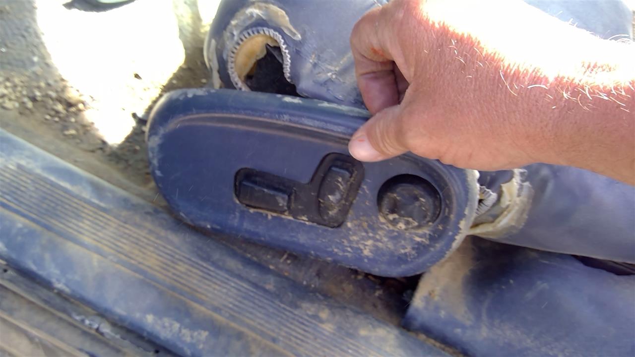 https://f005.backblazeb2.com/file/img-partshotlines-com/Inventory/SW52/Vehicle/20358_03.jpg