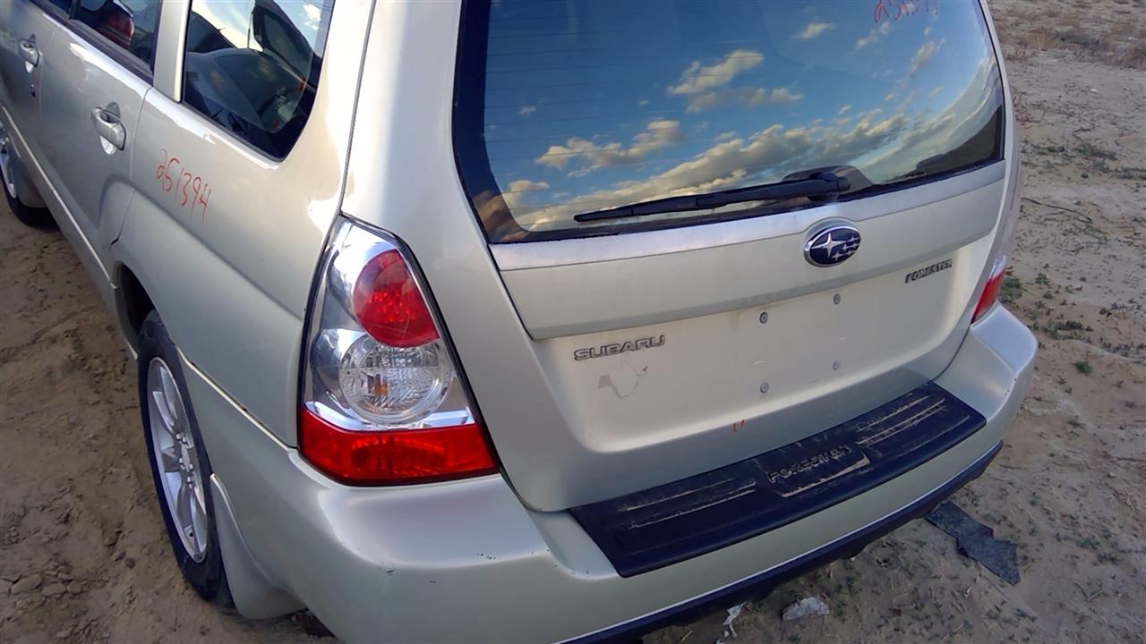 https://f005.backblazeb2.com/file/img-partshotlines-com/Inventory/SW52/Vehicle/20422_12.jpg