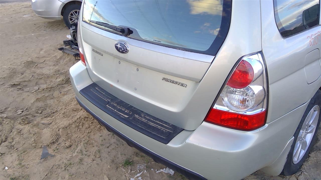 https://f005.backblazeb2.com/file/img-partshotlines-com/Inventory/SW52/Vehicle/20422_13.jpg
