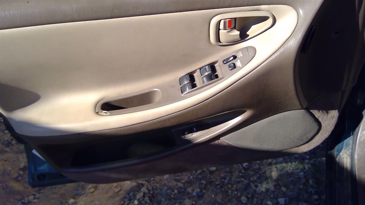 https://f005.backblazeb2.com/file/img-partshotlines-com/Inventory/SW52/Vehicle/20453_03.jpg