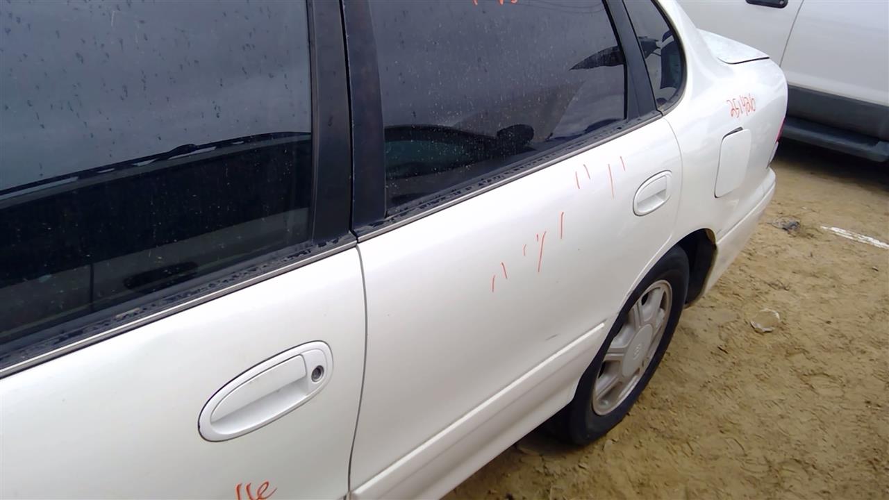 https://f005.backblazeb2.com/file/img-partshotlines-com/Inventory/SW52/Vehicle/20456_11.jpg
