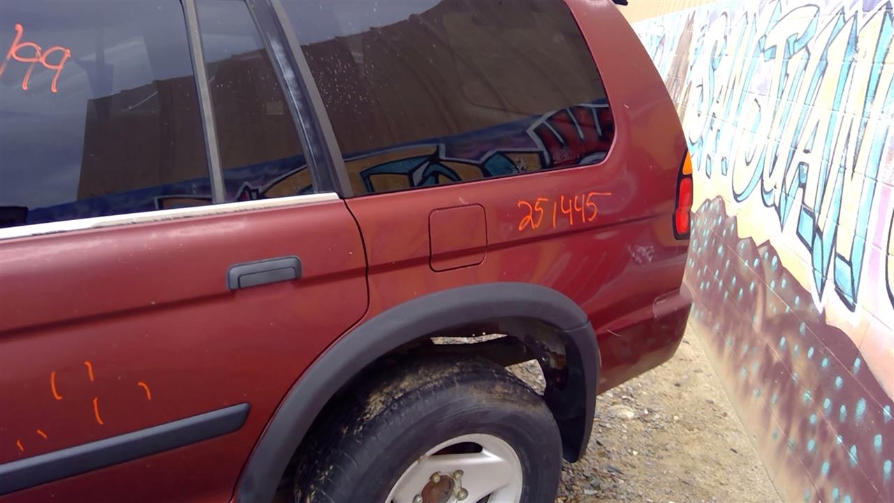 https://f005.backblazeb2.com/file/img-partshotlines-com/Inventory/SW52/Vehicle/20476_13.jpg