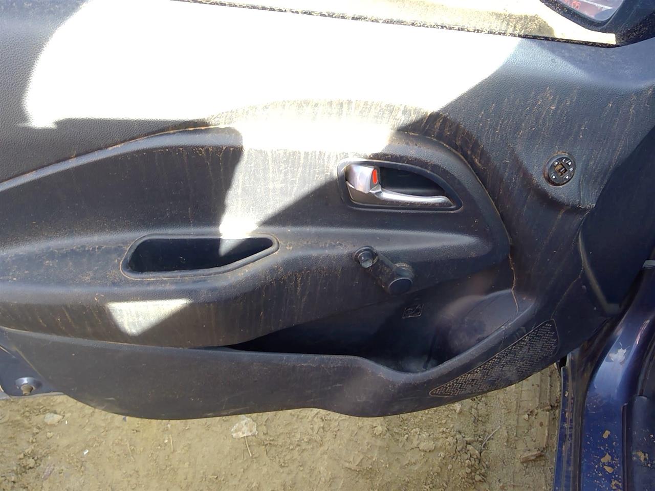 https://f005.backblazeb2.com/file/img-partshotlines-com/Inventory/SW52/Vehicle/20489_02.jpg