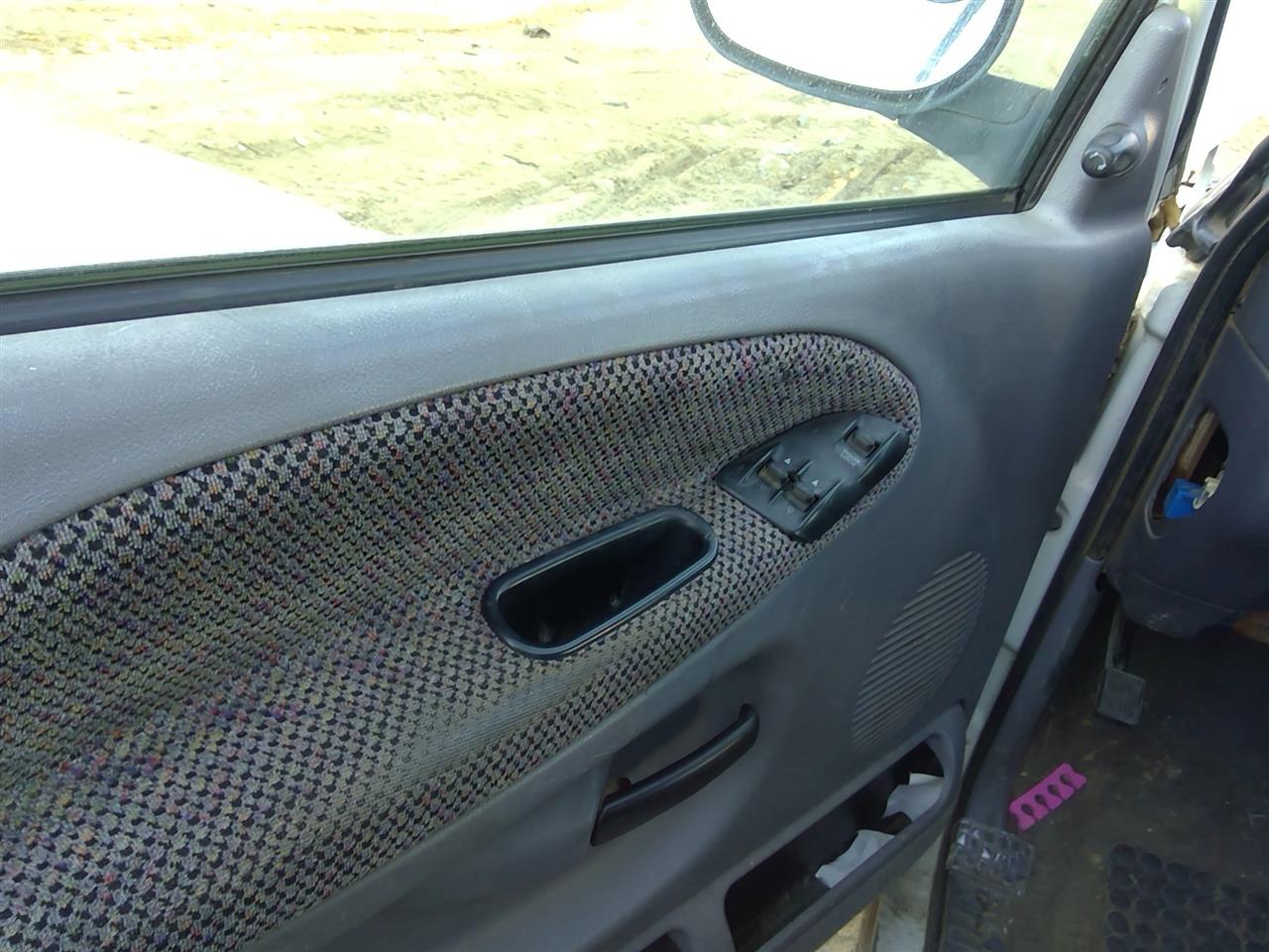 https://f005.backblazeb2.com/file/img-partshotlines-com/Inventory/SW52/Vehicle/20520_02.jpg