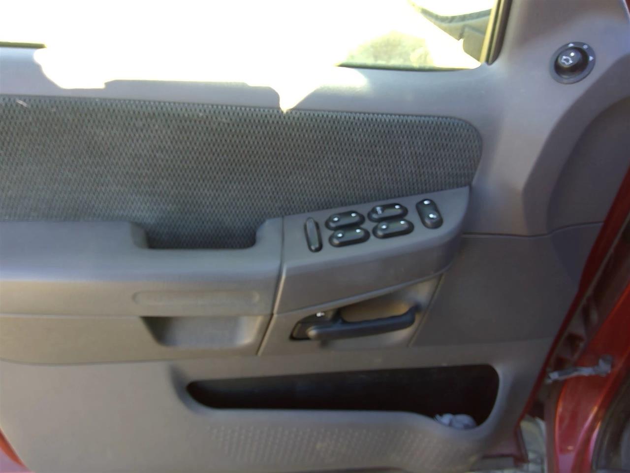 https://f005.backblazeb2.com/file/img-partshotlines-com/Inventory/SW52/Vehicle/20572_02.jpg