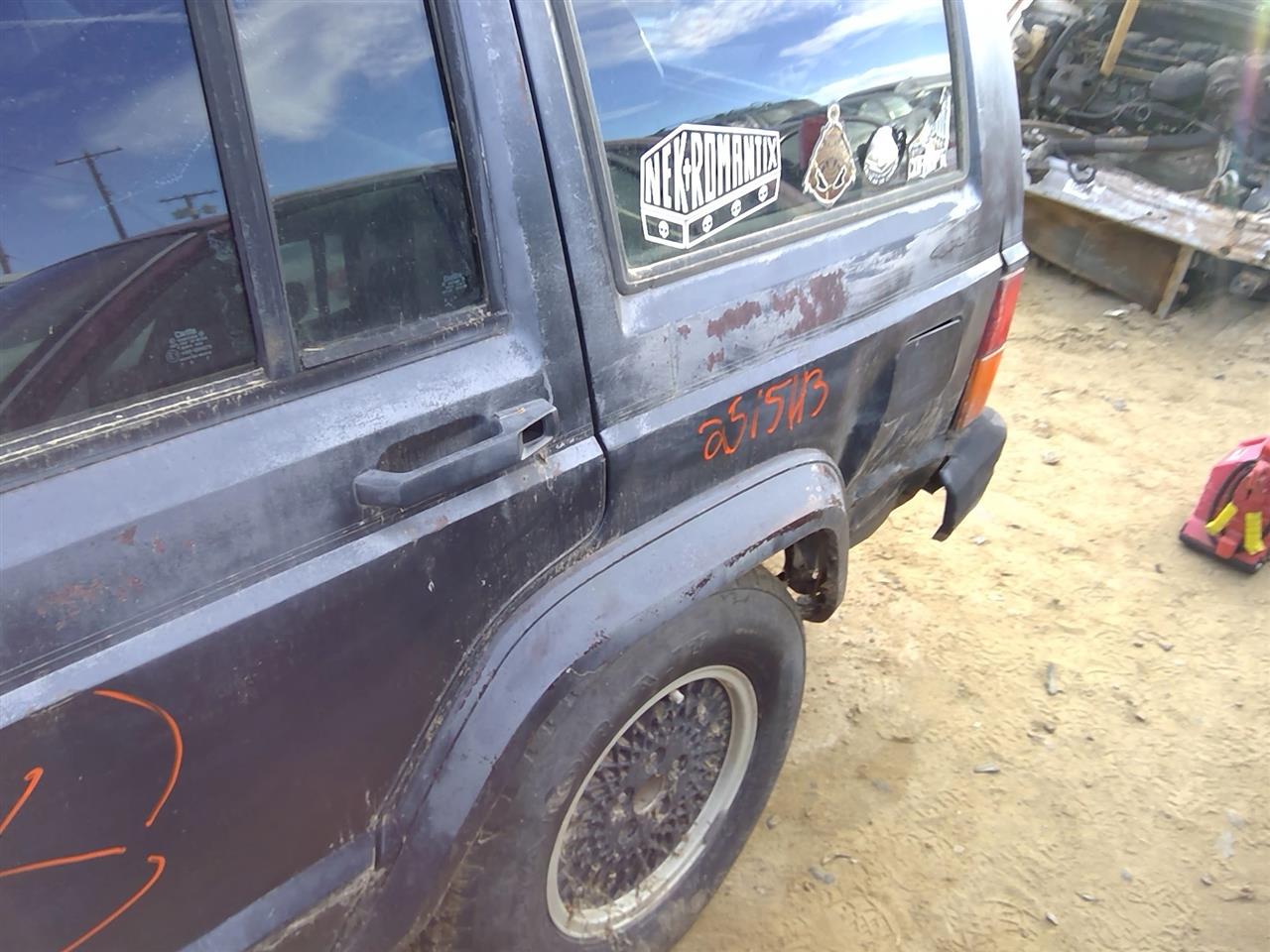 https://f005.backblazeb2.com/file/img-partshotlines-com/Inventory/SW52/Vehicle/20578_13.jpg