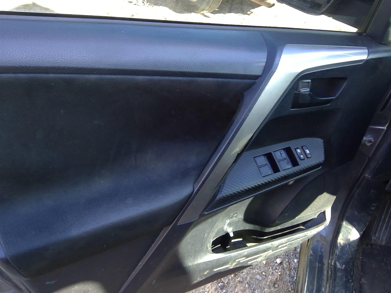 https://f005.backblazeb2.com/file/img-partshotlines-com/Inventory/SW52/Vehicle/20590_02.jpg