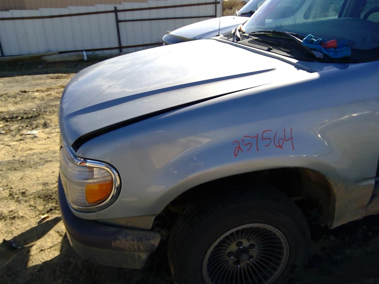 https://f005.backblazeb2.com/file/img-partshotlines-com/Inventory/SW52/Vehicle/20600_09.jpg