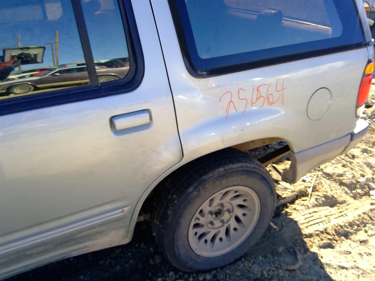 https://f005.backblazeb2.com/file/img-partshotlines-com/Inventory/SW52/Vehicle/20600_12.jpg