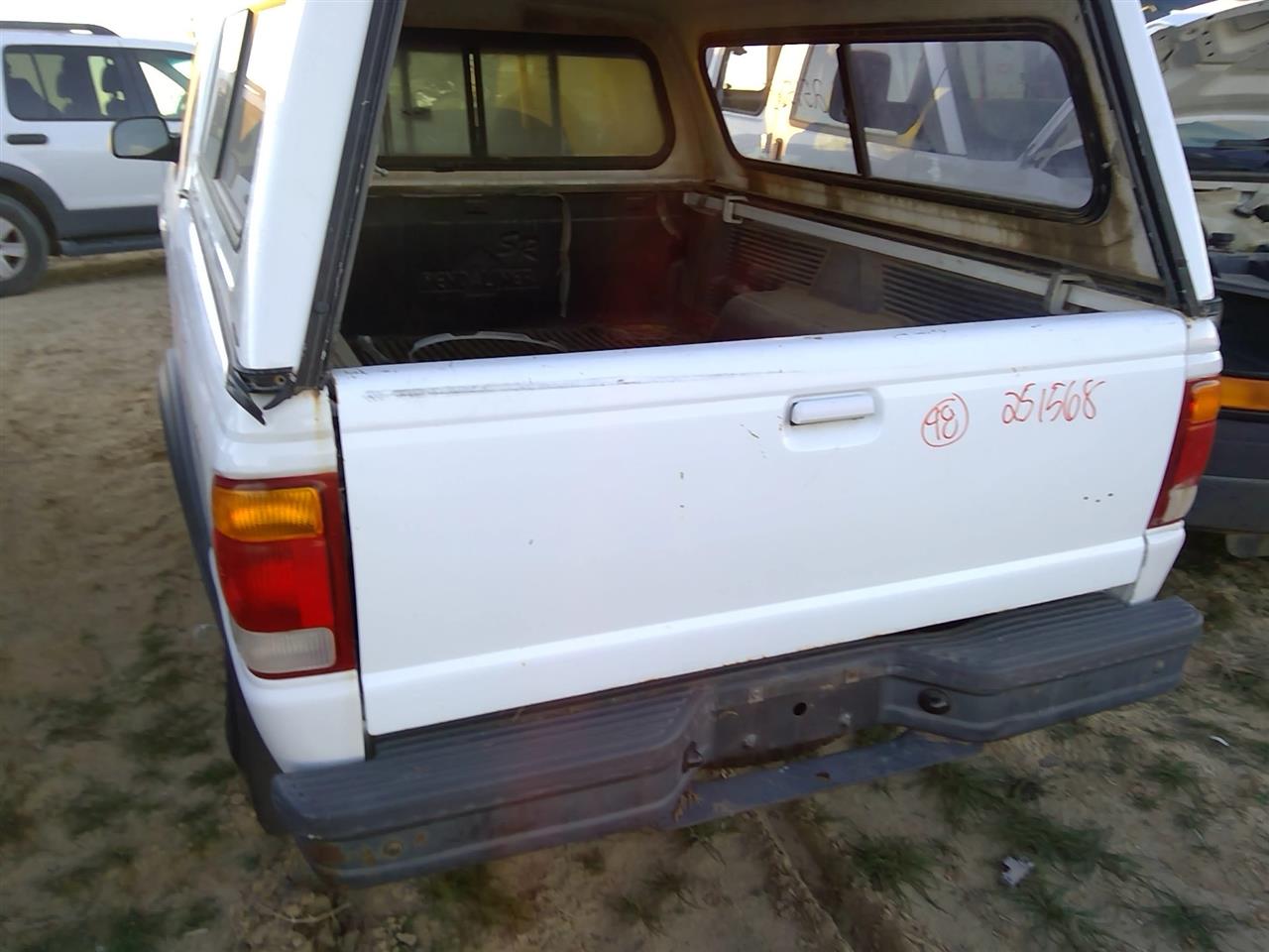 https://f005.backblazeb2.com/file/img-partshotlines-com/Inventory/SW52/Vehicle/20604_12.jpg