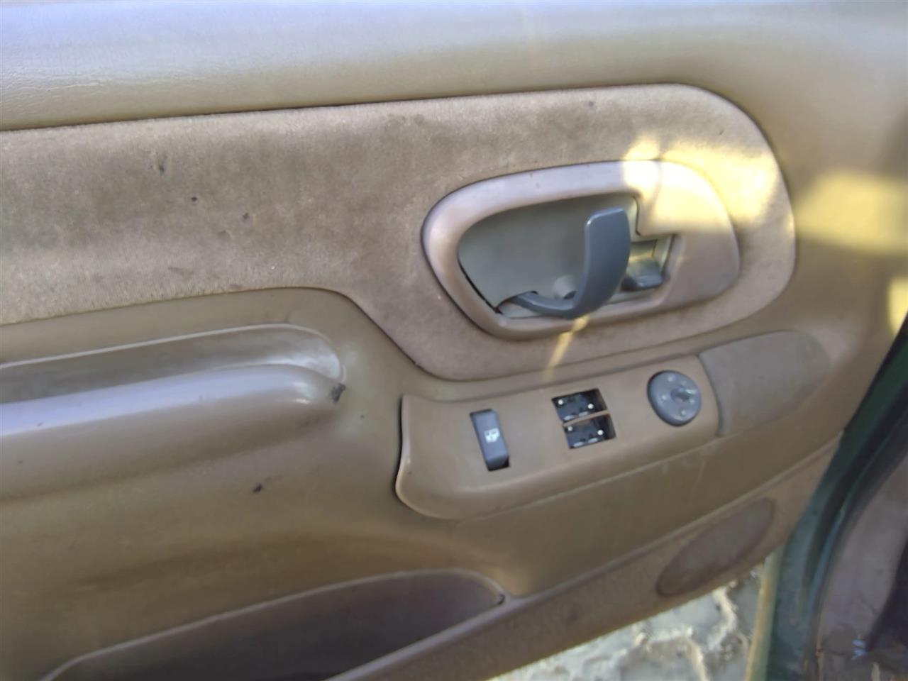 https://f005.backblazeb2.com/file/img-partshotlines-com/Inventory/SW52/Vehicle/20622_02.jpg