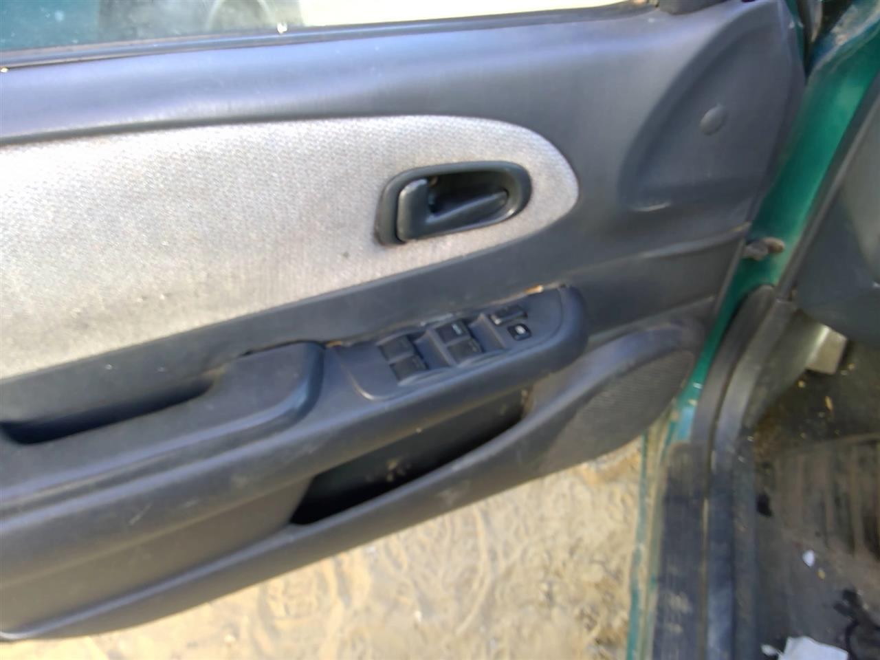 https://f005.backblazeb2.com/file/img-partshotlines-com/Inventory/SW52/Vehicle/20624_02.jpg
