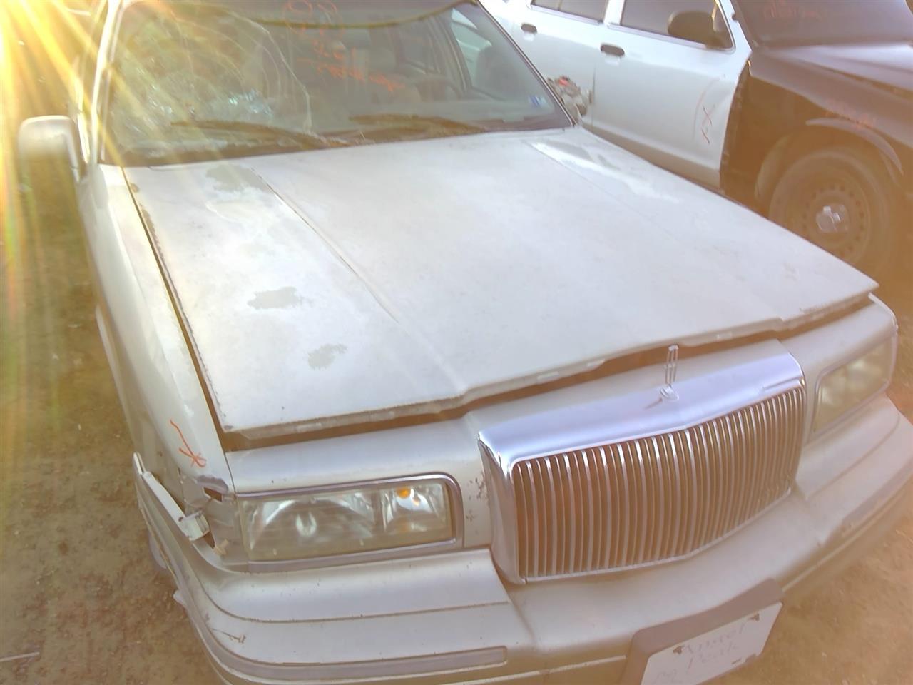 https://f005.backblazeb2.com/file/img-partshotlines-com/Inventory/SW52/Vehicle/20633_06.jpg