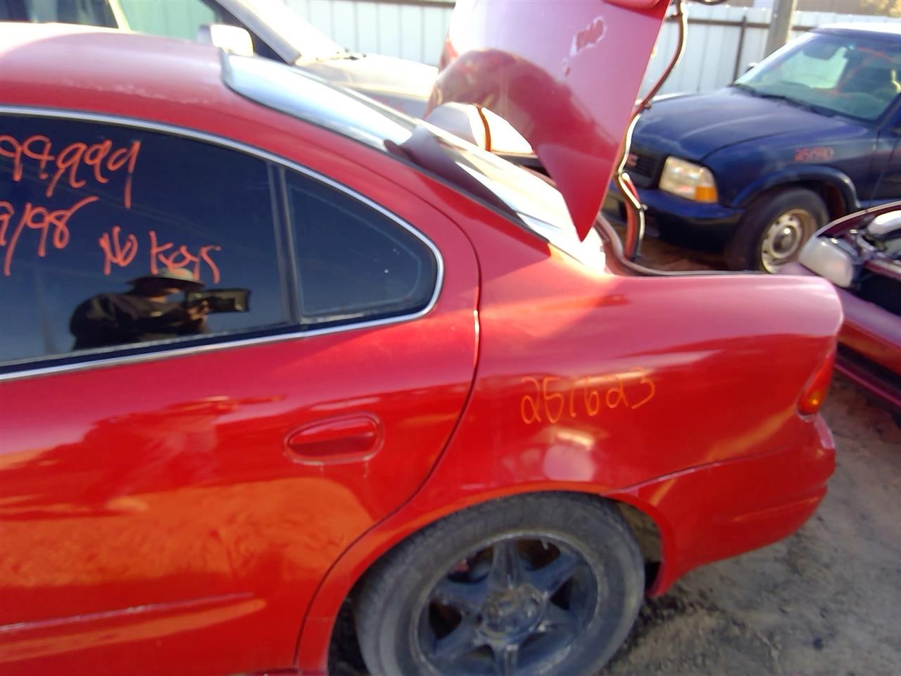 https://f005.backblazeb2.com/file/img-partshotlines-com/Inventory/SW52/Vehicle/20660_12.jpg
