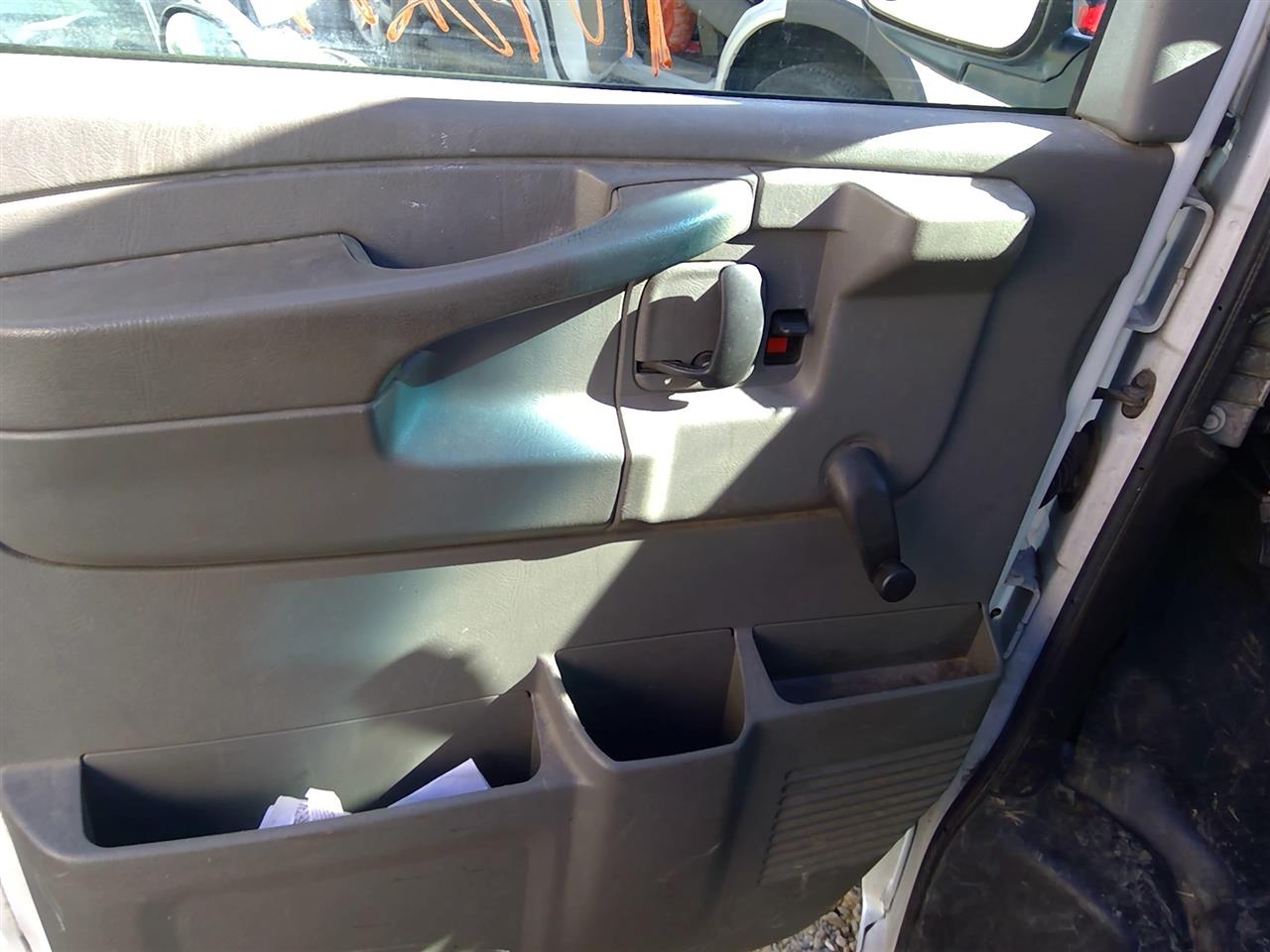 https://f005.backblazeb2.com/file/img-partshotlines-com/Inventory/SW52/Vehicle/20663_02.jpg