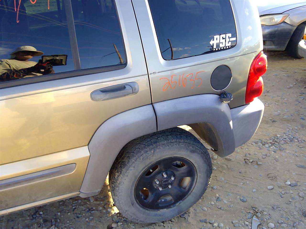 https://f005.backblazeb2.com/file/img-partshotlines-com/Inventory/SW52/Vehicle/20673_13.jpg