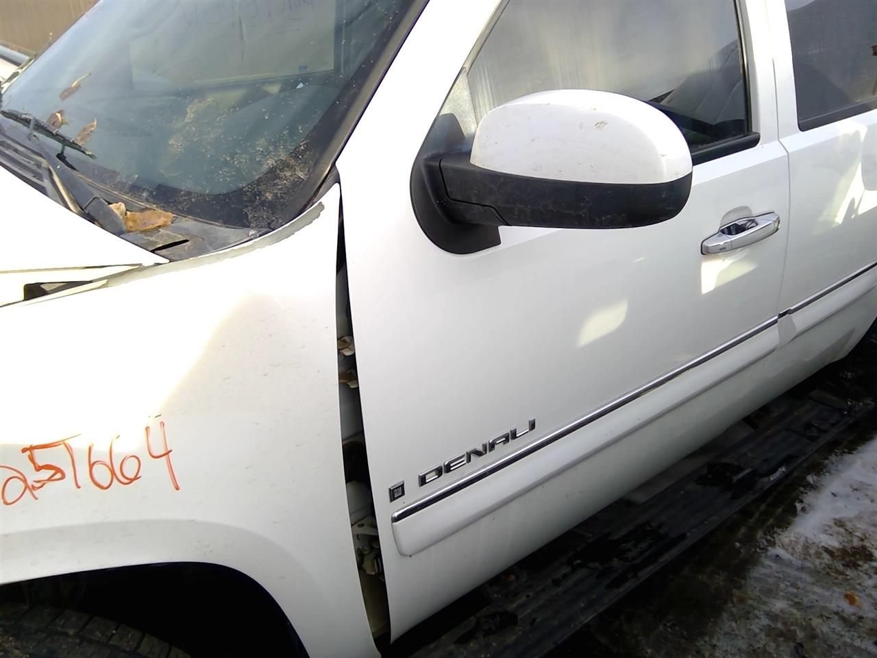 https://f005.backblazeb2.com/file/img-partshotlines-com/Inventory/SW52/Vehicle/20704_10.jpg
