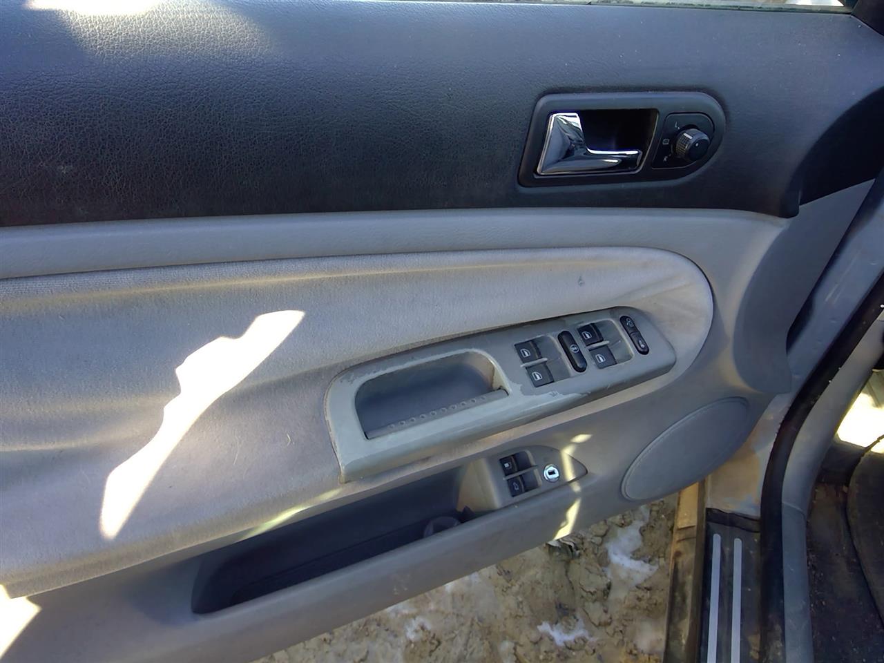 https://f005.backblazeb2.com/file/img-partshotlines-com/Inventory/SW52/Vehicle/20729_02.jpg